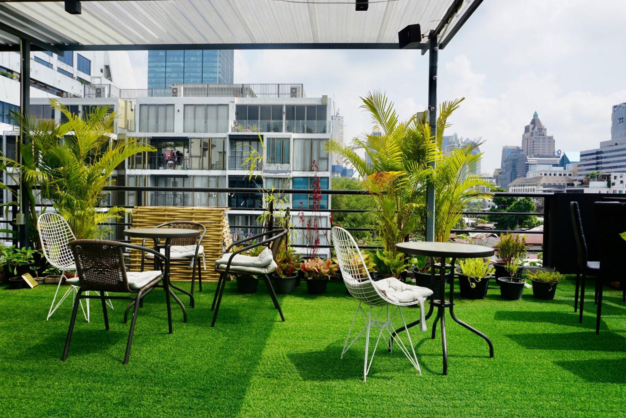 Hash Apartment With Unique Chill Design At Silom Soi 3 Банкок Екстериор снимка