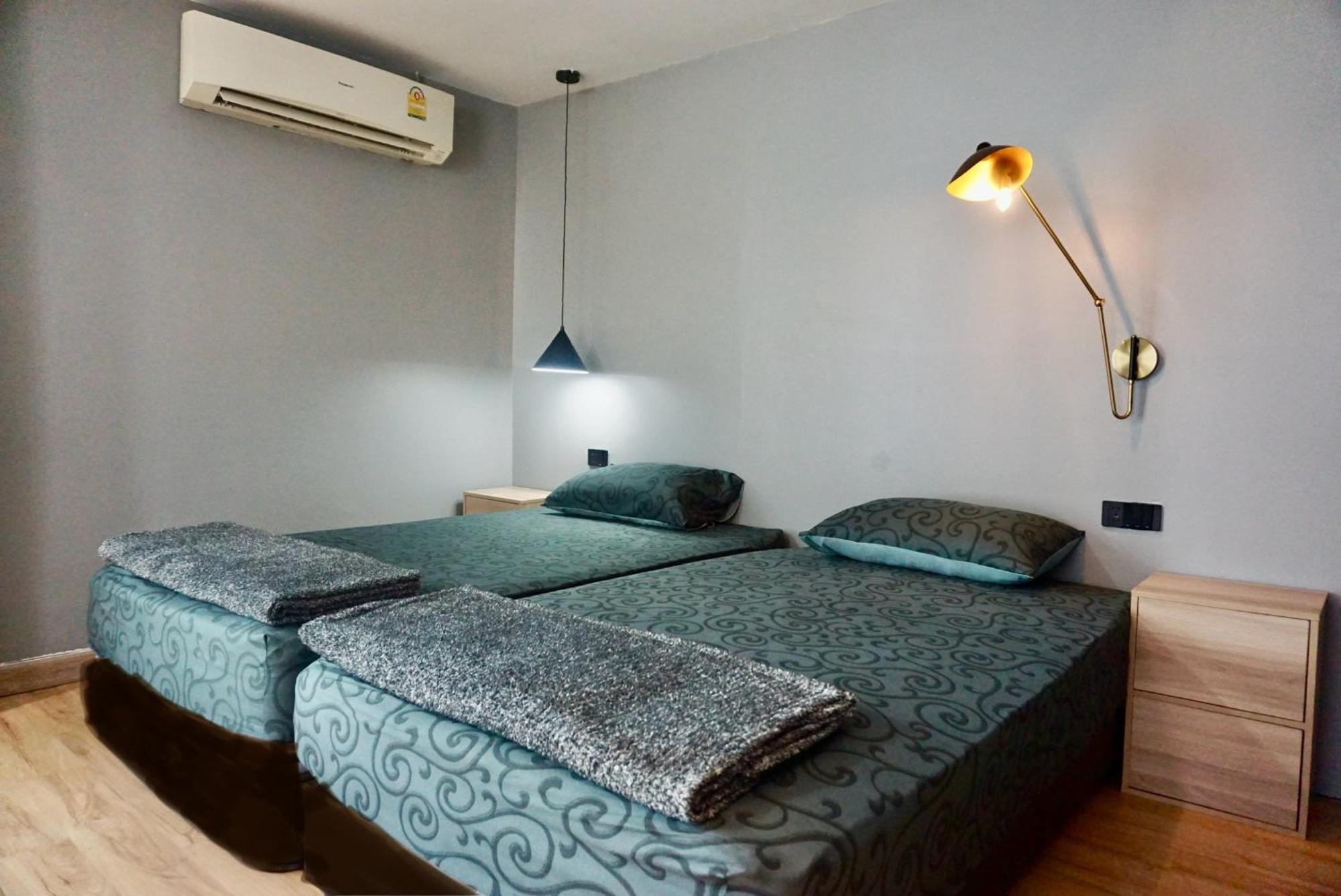 Hash Apartment With Unique Chill Design At Silom Soi 3 Банкок Екстериор снимка