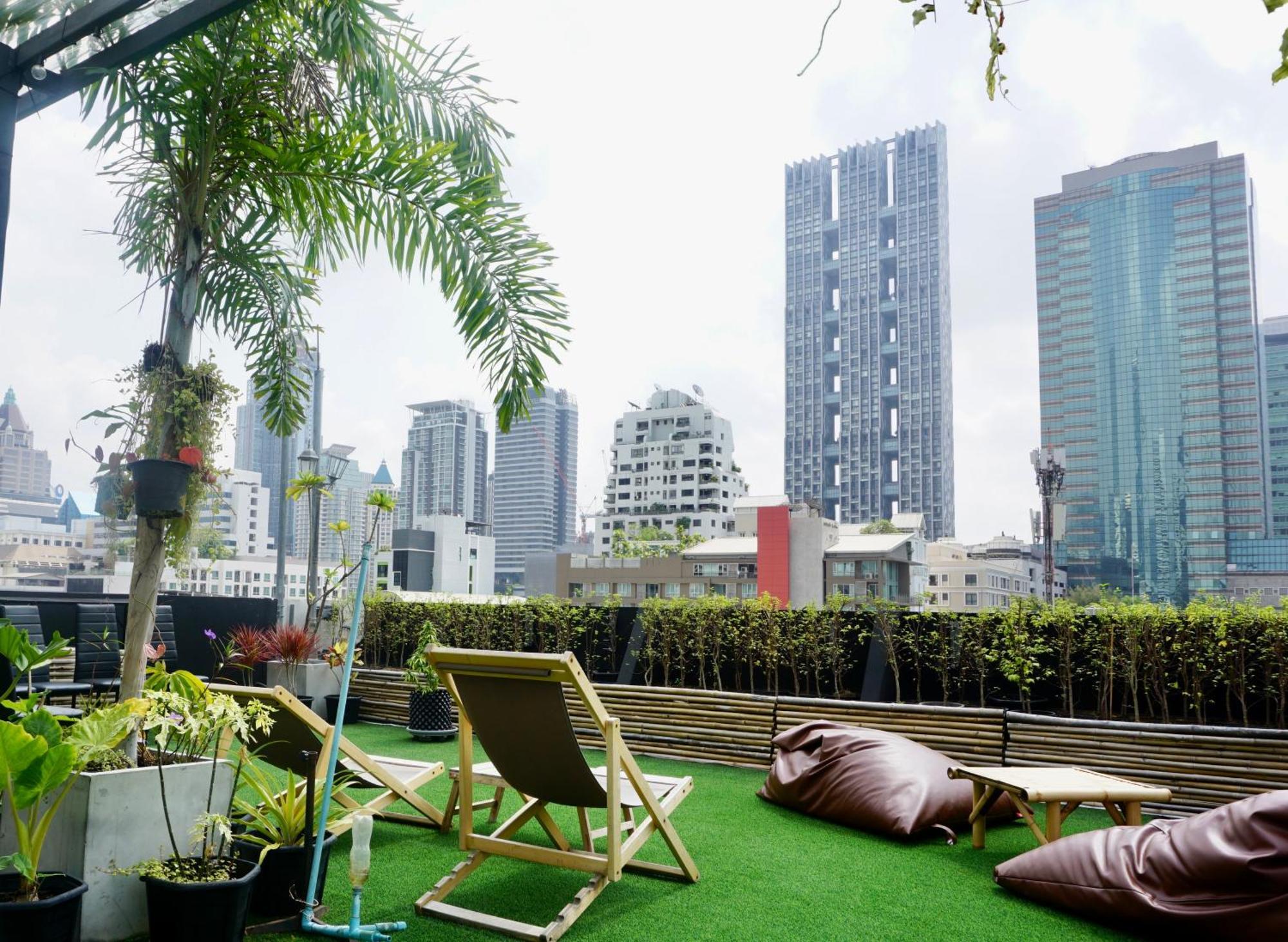 Hash Apartment With Unique Chill Design At Silom Soi 3 Банкок Екстериор снимка