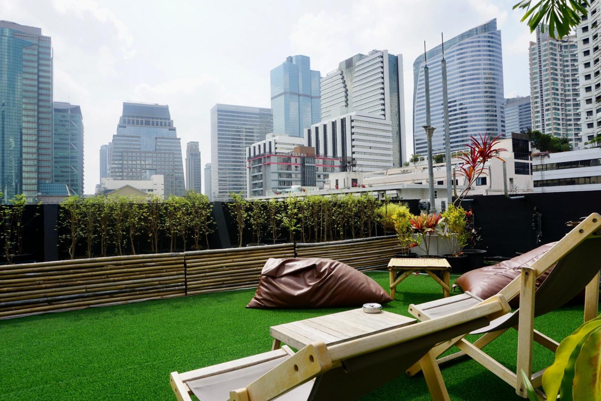 Hash Apartment With Unique Chill Design At Silom Soi 3 Банкок Екстериор снимка