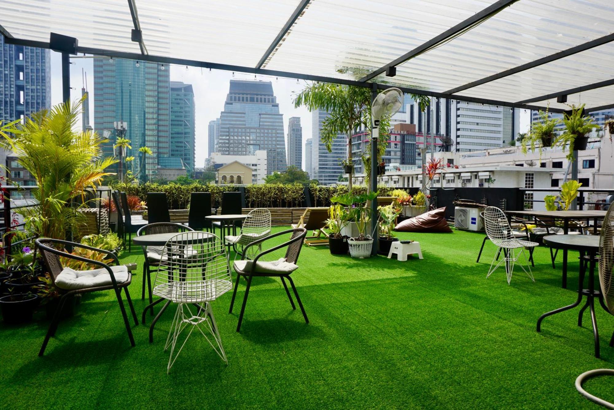 Hash Apartment With Unique Chill Design At Silom Soi 3 Банкок Екстериор снимка
