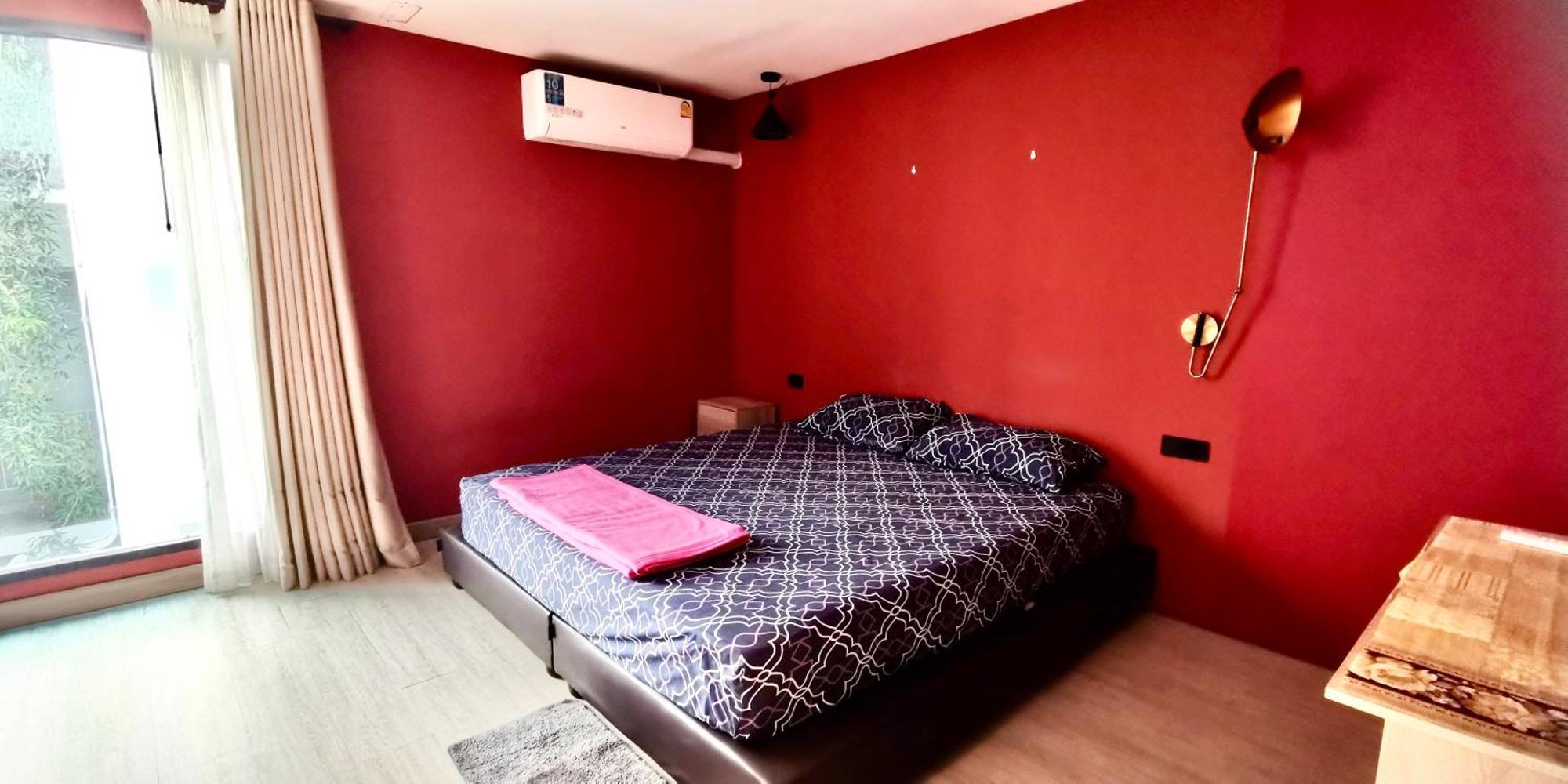 Hash Apartment With Unique Chill Design At Silom Soi 3 Банкок Екстериор снимка